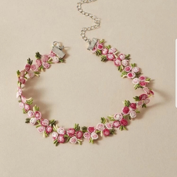 *Leilani* Embroidered Flower Choker - Picture 3 of 4